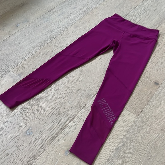Victoria’s Secret Sport Knockout Leggings. Small. - Picture 2 of 10